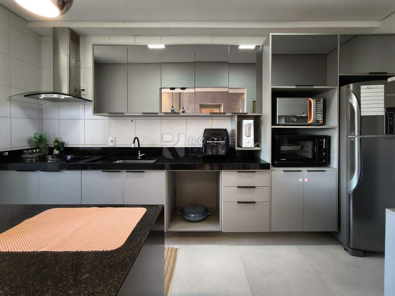 Apartamento à venda no bairro Chácaras Antonieta: COZINHA