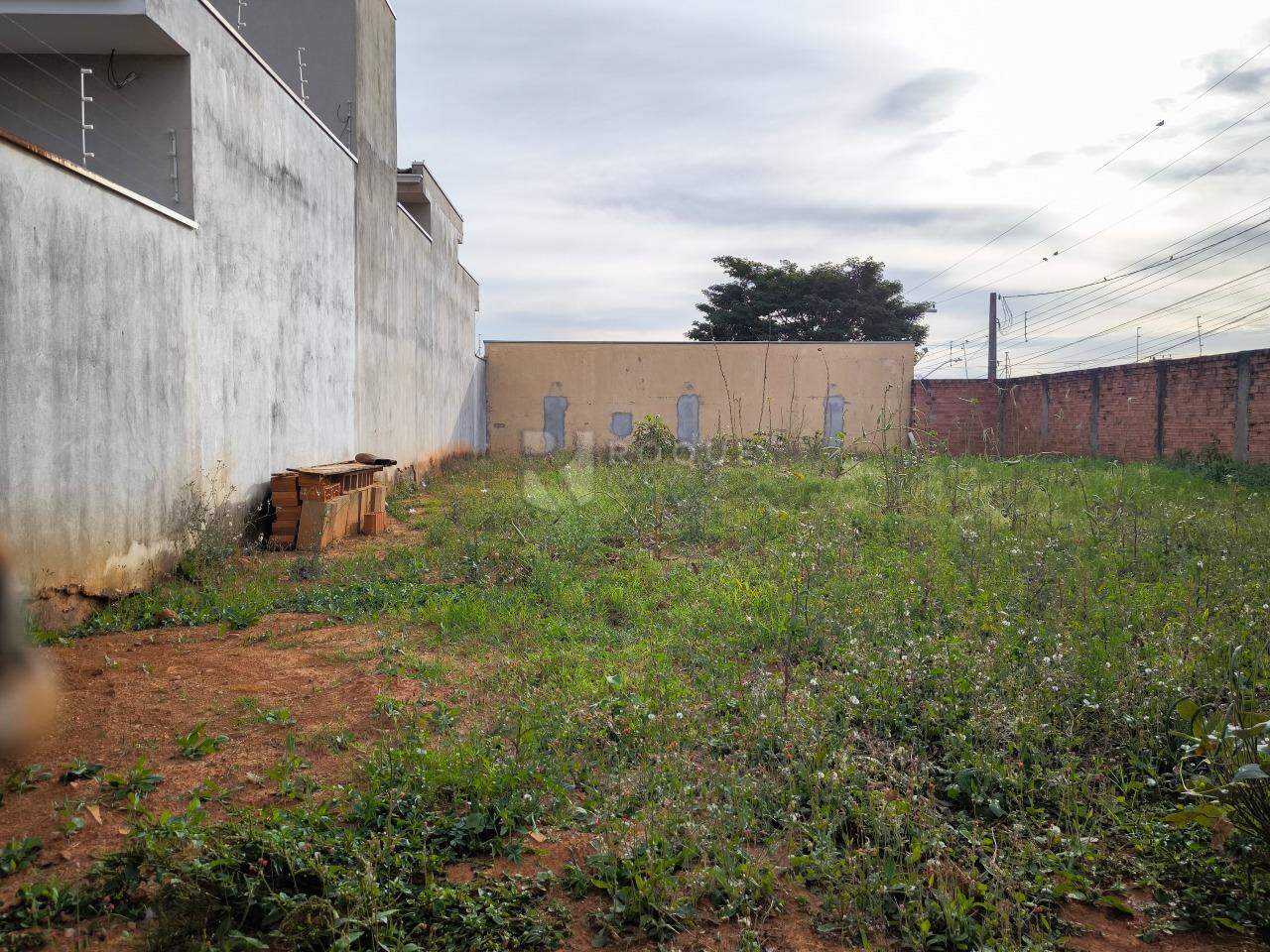 Terreno à venda no bairro Jardim Caieira: 