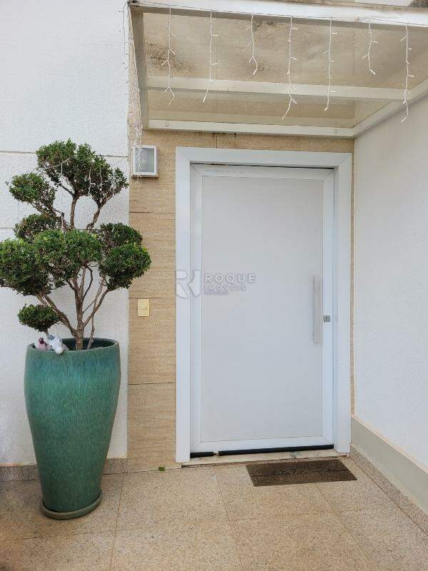 Casa em condomínio para aluguel no bairro Jardim Montezuma: Entrada social 