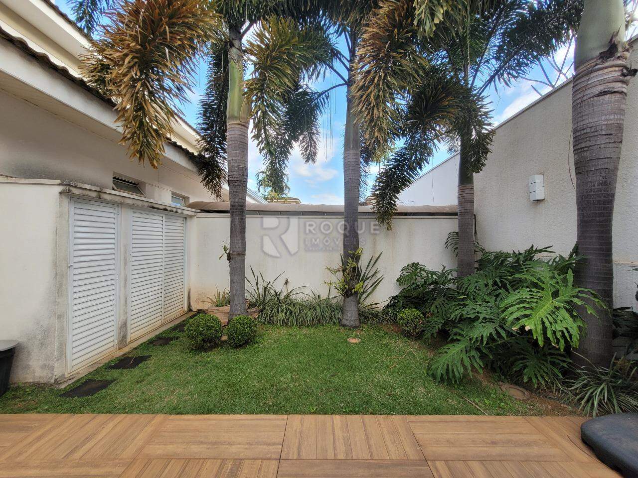 Casa em condomínio para aluguel no bairro Jardim Montezuma: Jardim