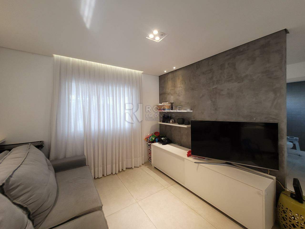 Casa em condomínio para aluguel no bairro Jardim Montezuma: Sala de estar