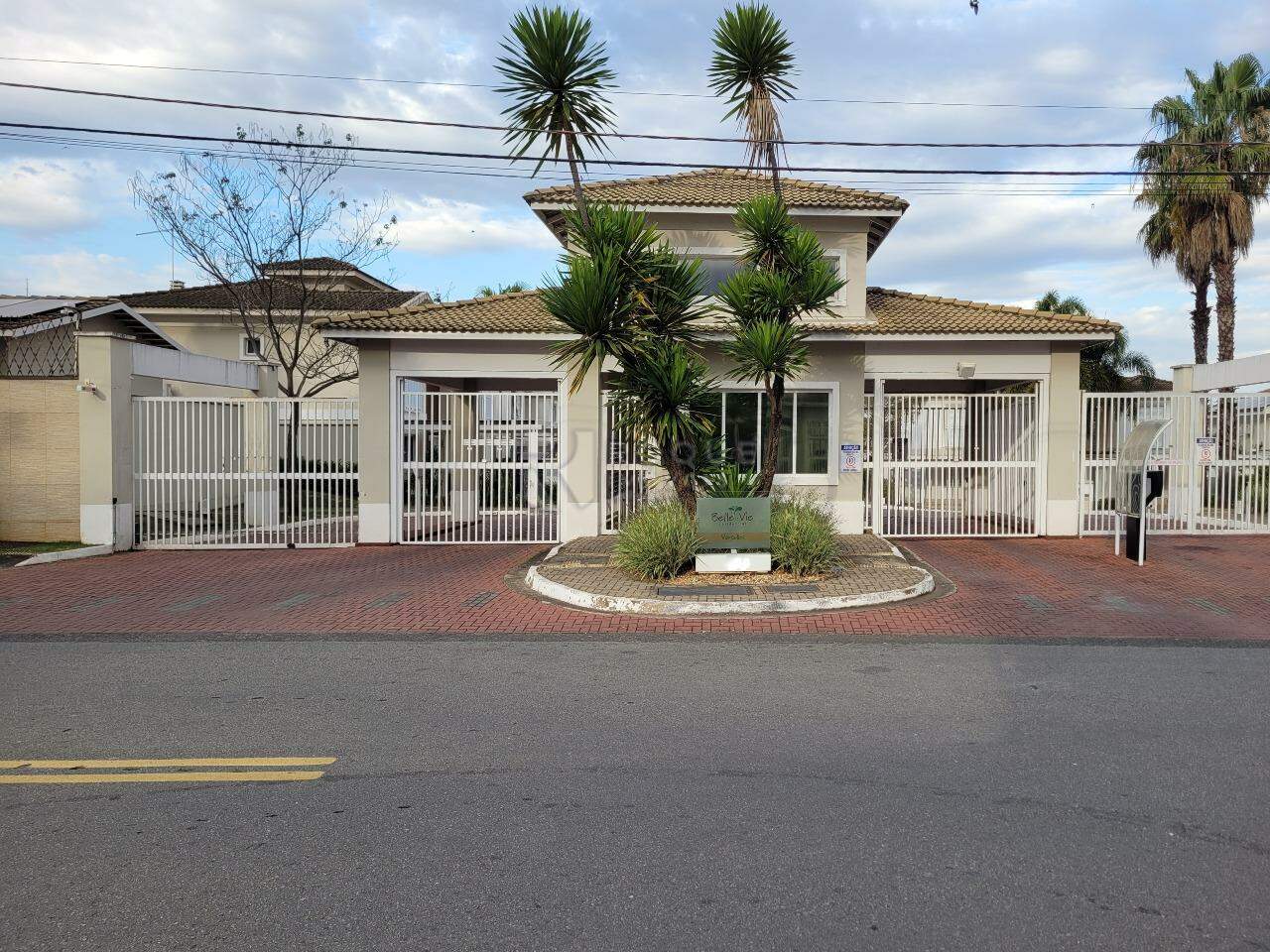 Casa em condomínio para aluguel no bairro Jardim Montezuma: Fachada