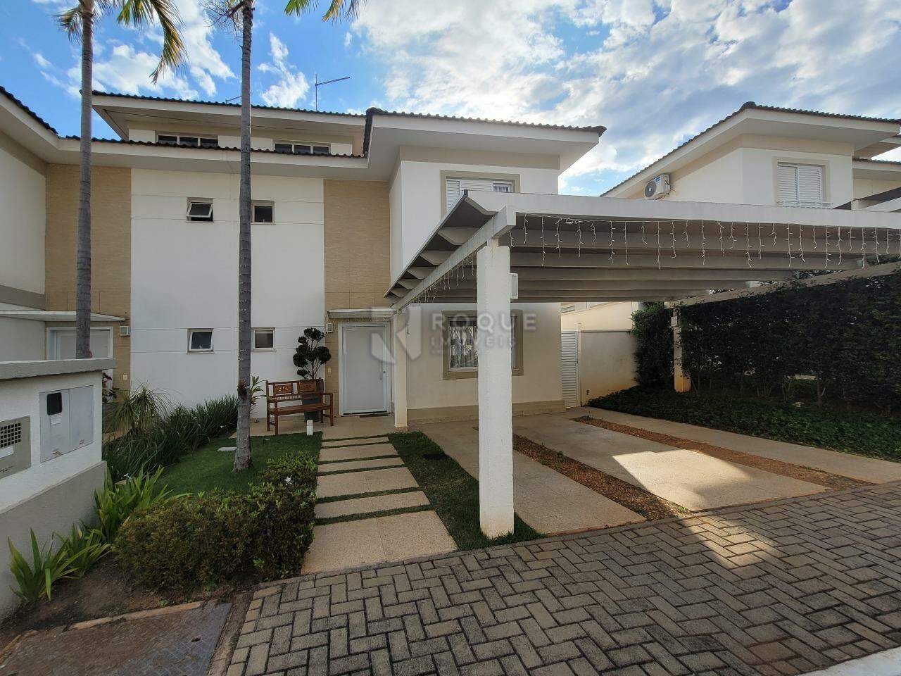Casa em condomínio para aluguel no bairro Jardim Montezuma: Frente