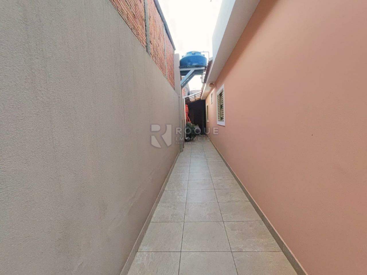 Casa Residencial para aluguel no bairro Parque Hippolyto: Quintal