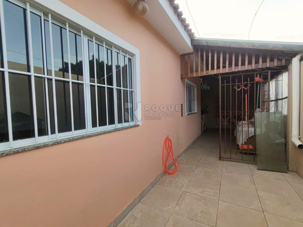 Casa Residencial para aluguel no bairro Parque Hippolyto: Quintal