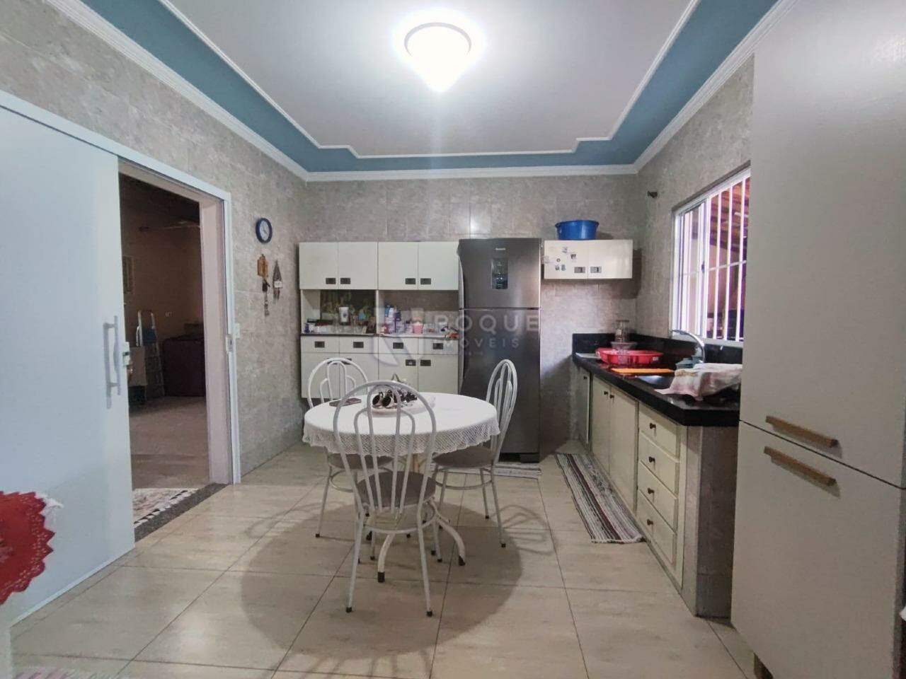 Casa Residencial para aluguel no bairro Parque Hippolyto: Cozinha