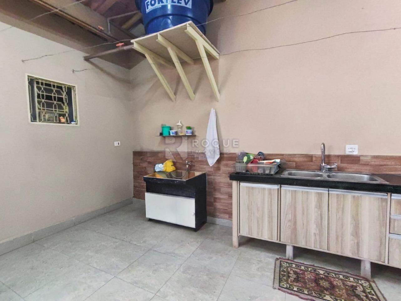 Casa Residencial para aluguel no bairro Parque Hippolyto: Lavanderia
