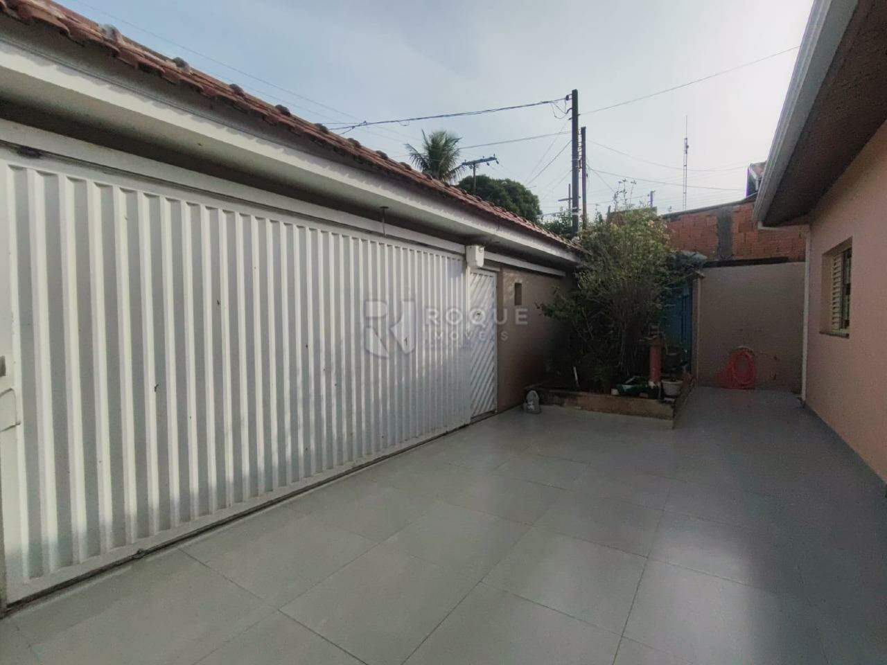 Casa Residencial para aluguel no bairro Parque Hippolyto: Quintal