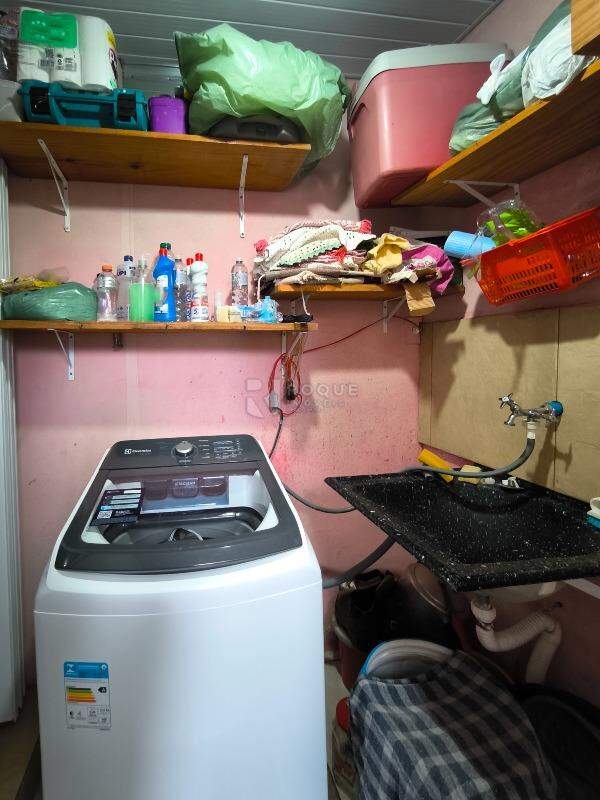 Casa Residencial à venda no bairro Jardim Hortência: LAVANDERIA