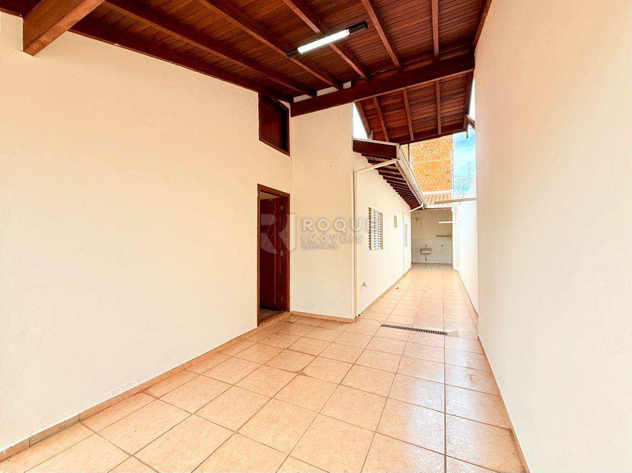 Casa Residencial para aluguel no bairro Jardim Residencial Guimarães: Garagem