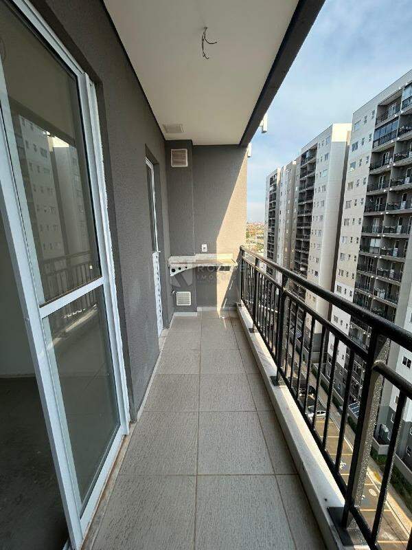 Apartamento à venda no bairro Jardim Esteves: VARANDA