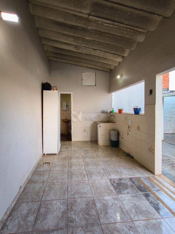 Casa Residencial à venda no bairro Parque Nossa Senhora das Dores: ÁREA DE SERVIÇO