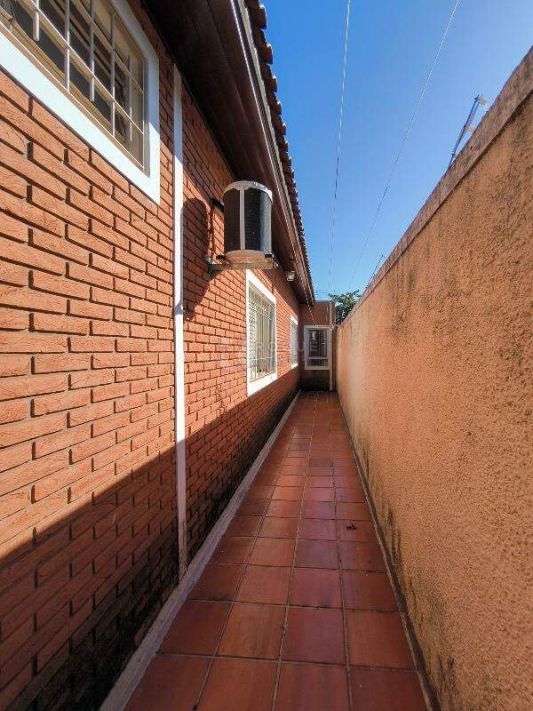 Casa Residencial para aluguel no bairro Jardim Montezuma: LATERAL EXTERNA