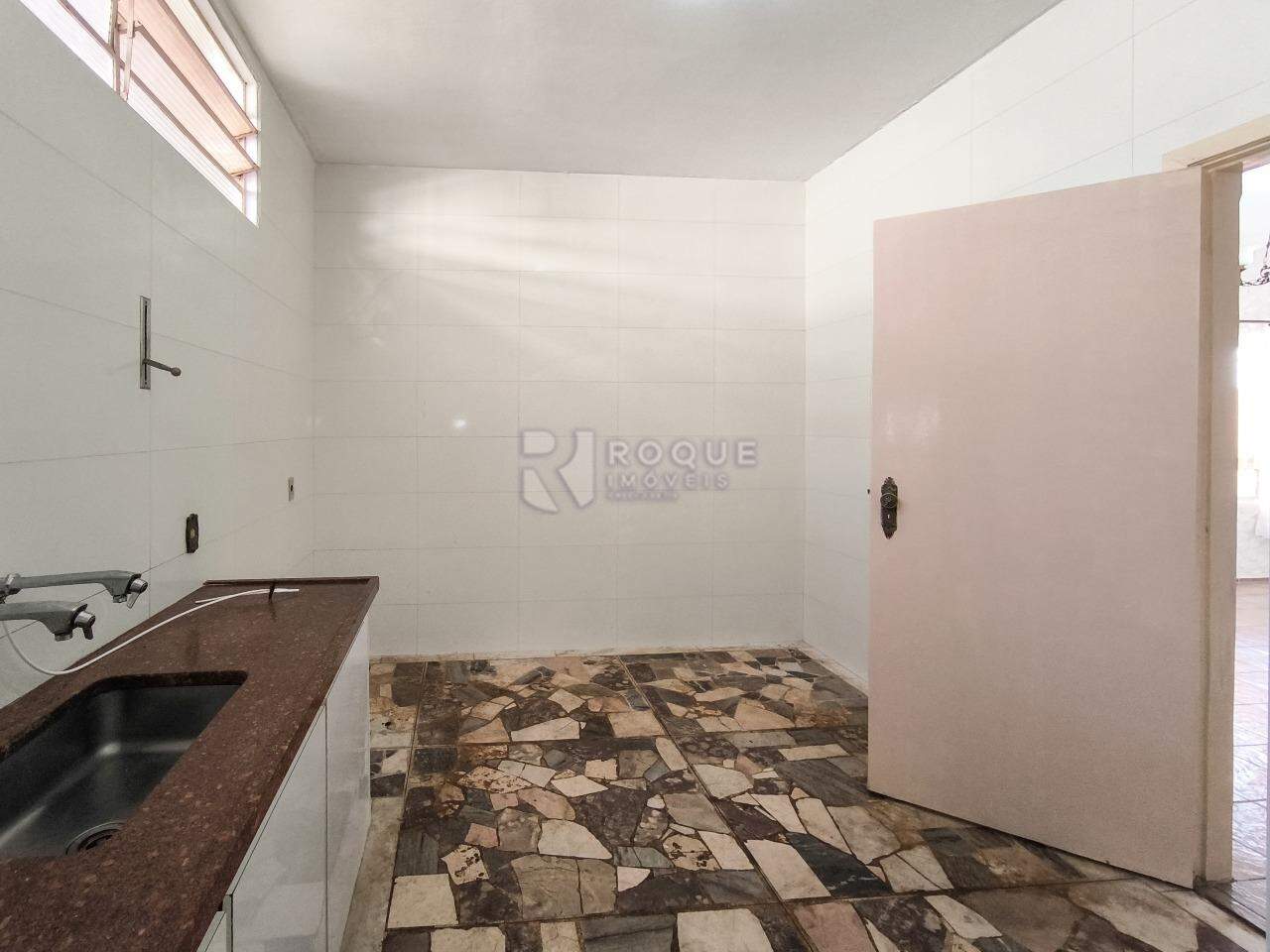 Casa Residencial para aluguel no bairro Jardim Montezuma: COZINHA