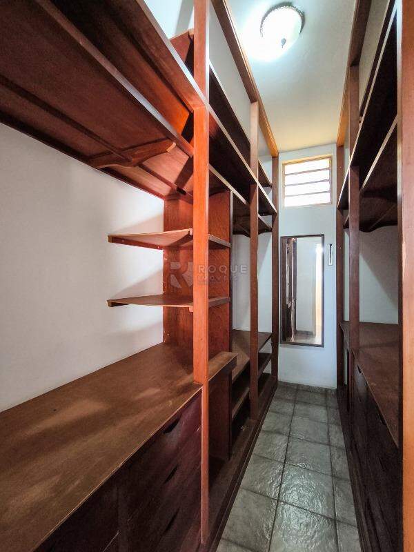 Casa Residencial para aluguel no bairro Jardim Montezuma: CLOSET SUÍTE