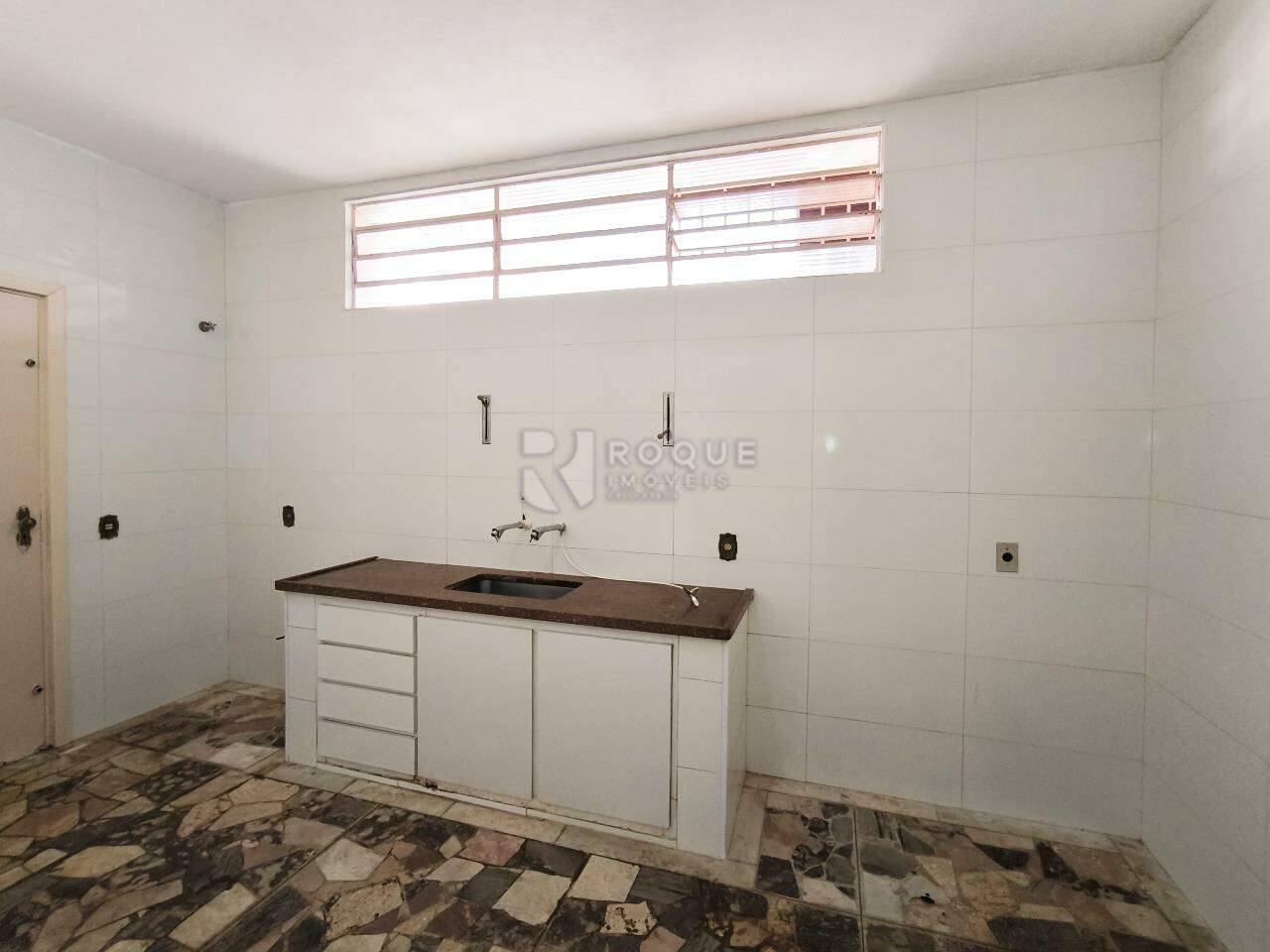 Casa Residencial para aluguel no bairro Jardim Montezuma: COZINHA