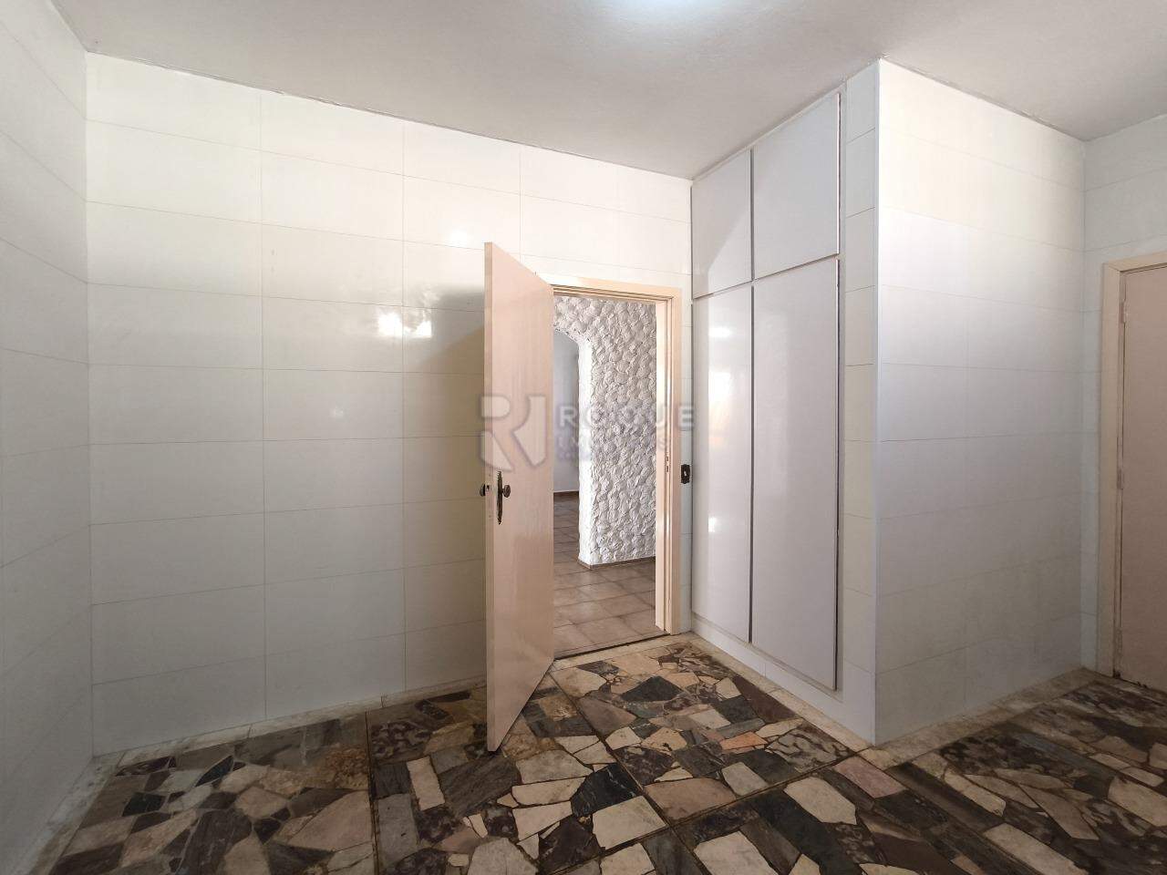 Casa Residencial para aluguel no bairro Jardim Montezuma: COZINHA