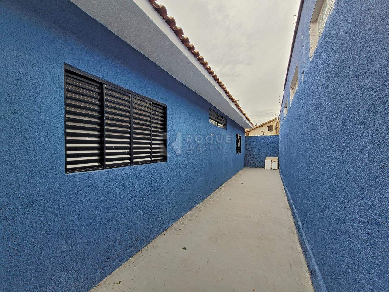Casa Residencial para aluguel no bairro Vila Claudia: Corredor lateral