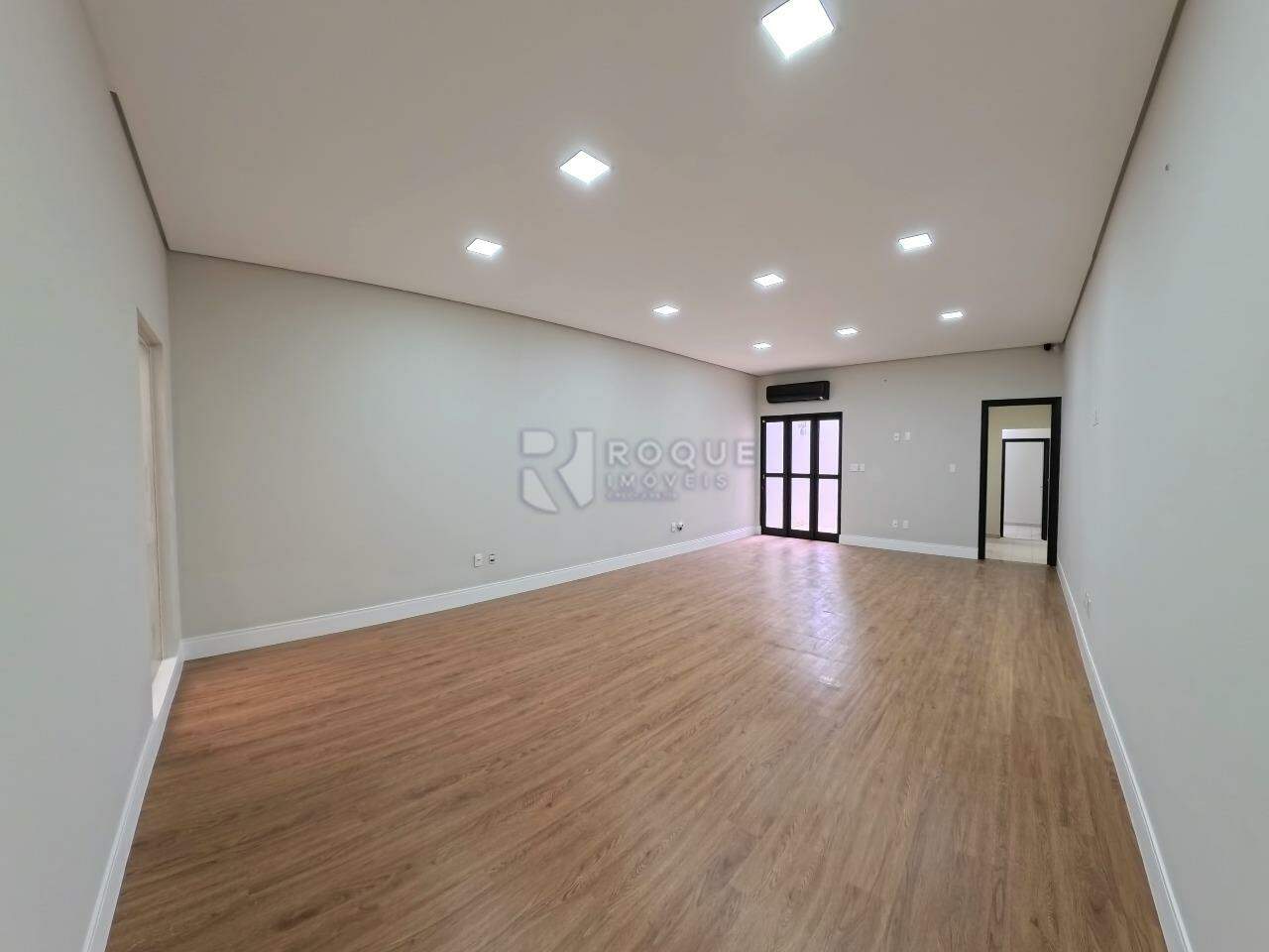 Prédio Comercial à venda no bairro Centro: 