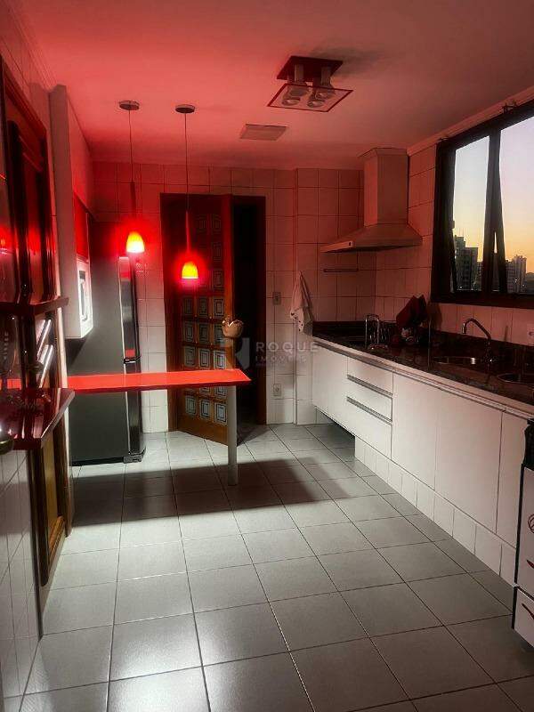 Apartamento à venda no bairro Centro: 