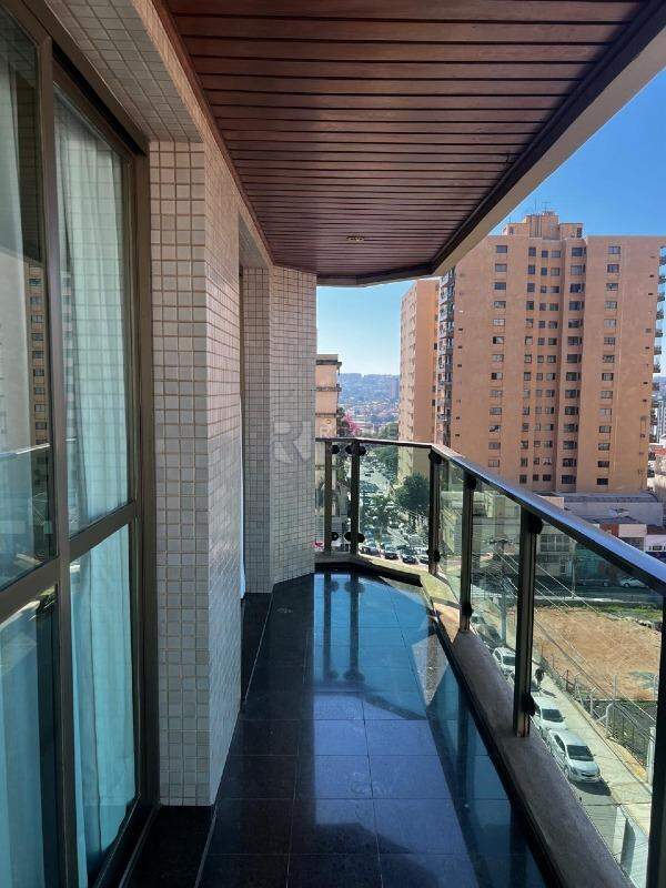 Apartamento à venda no bairro Centro: 