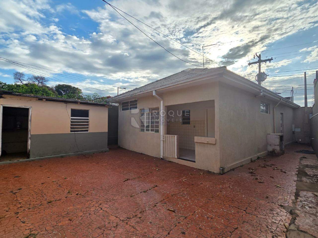 Casa Residencial à venda no bairro Cidade Jardim: Fundos