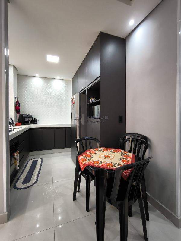 Apartamento à venda no bairro Fazenda Duas Barras: COZINHA