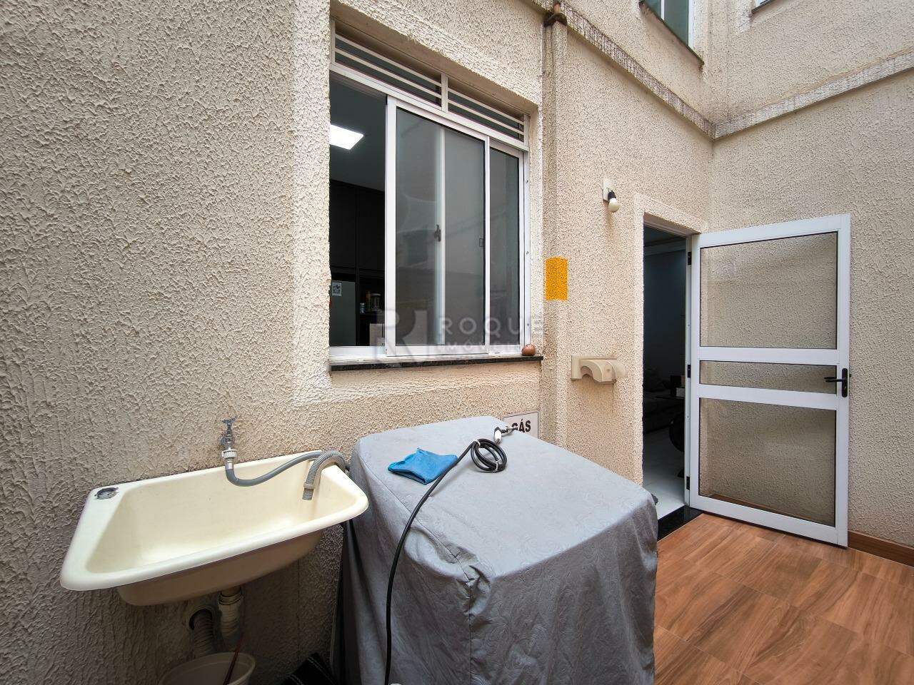 Apartamento à venda no bairro Fazenda Duas Barras: LAVANDERIA
