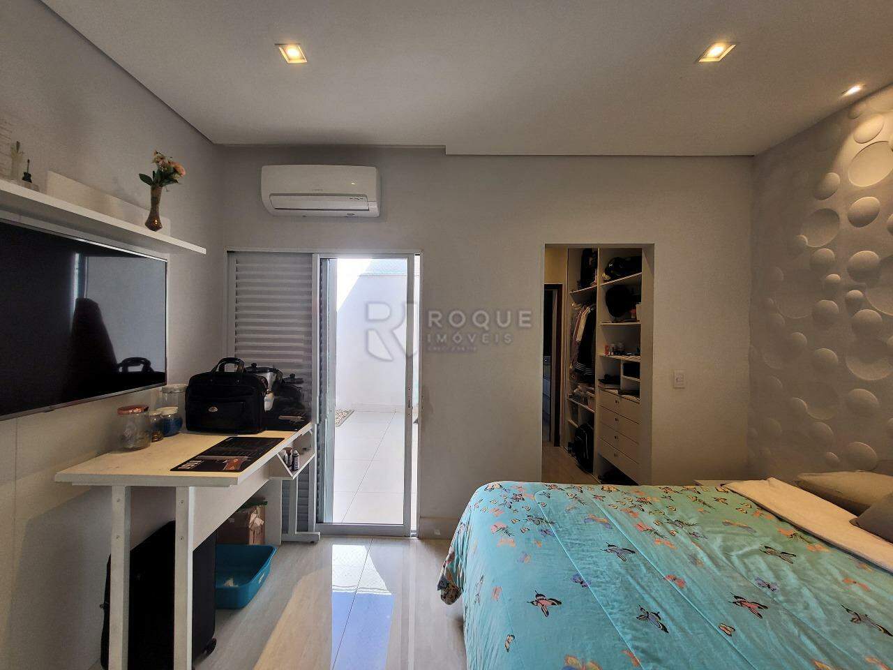 Casa em condomínio à venda no bairro Jardim Residencial Campo Novo: Suíte
