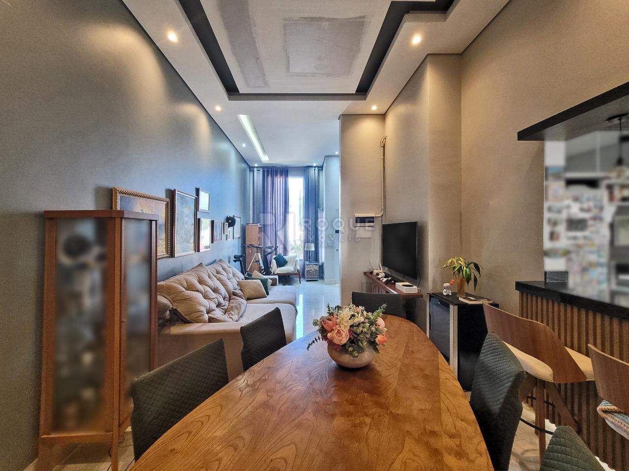Casa em condomínio à venda no bairro Jardim Residencial Campo Novo: Sala