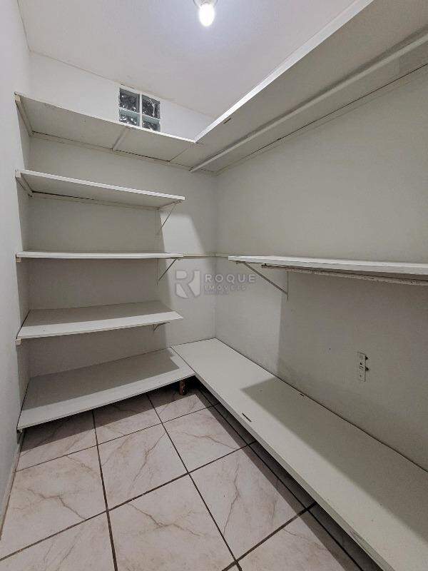 Casa Residencial para aluguel no bairro Jardim Residencial Antonio Simonetti III: Closet suíte