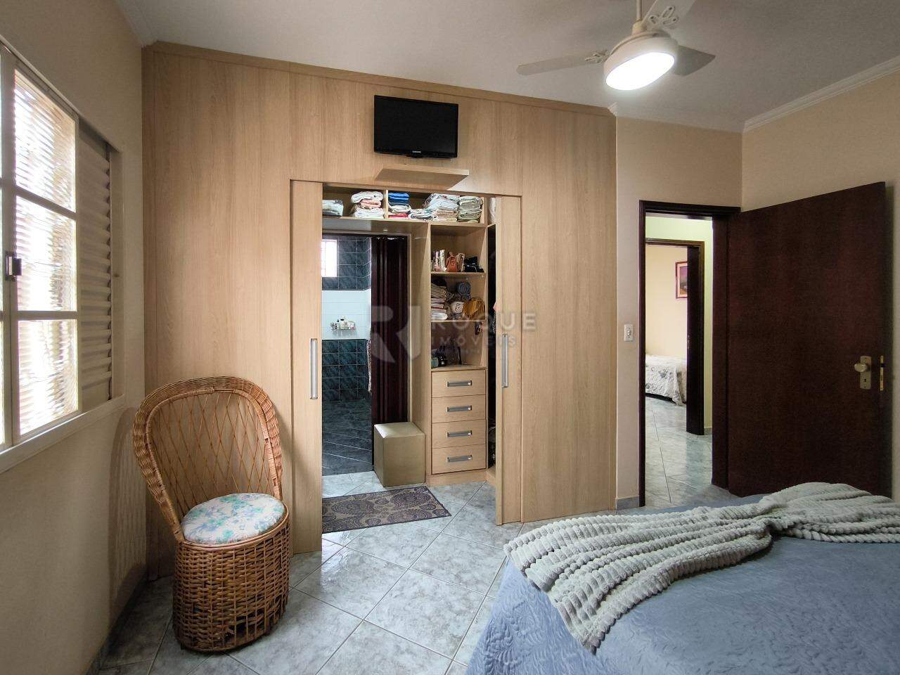Casa Residencial à venda no bairro Jardim Adélia Cavicchia Grotta: SUÍTE