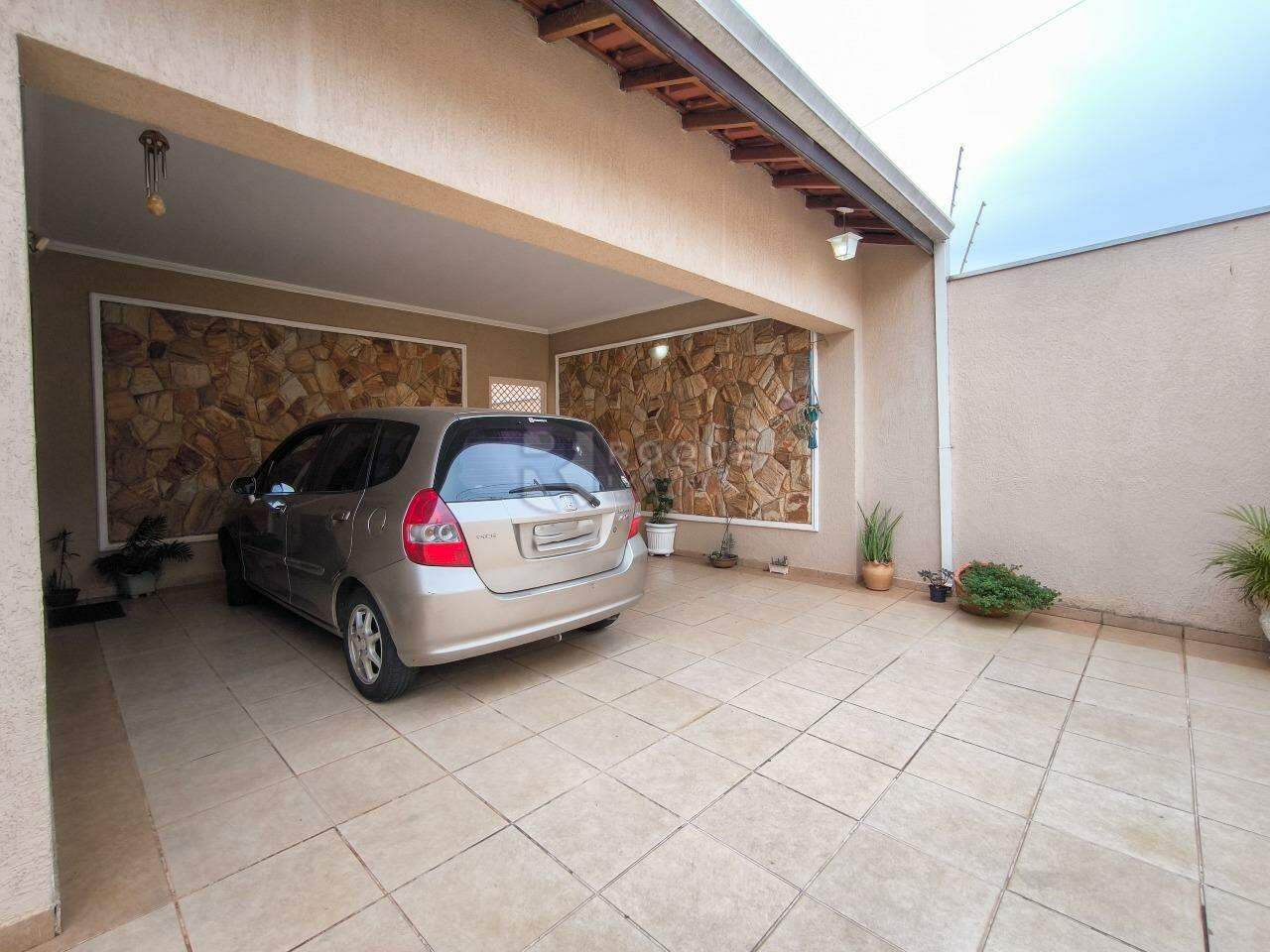 Casa Residencial à venda no bairro Jardim Adélia Cavicchia Grotta: GARAGEM