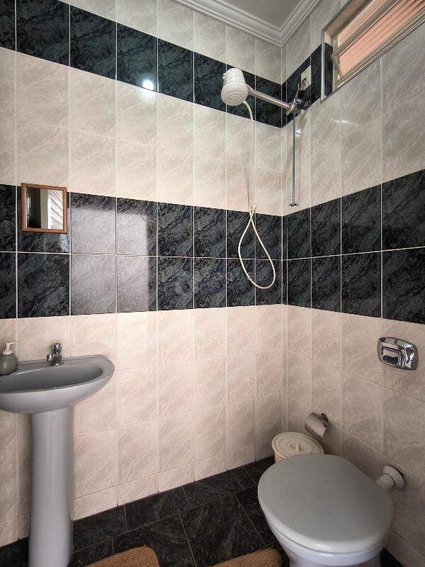 Casa Residencial à venda no bairro Jardim Adélia Cavicchia Grotta: BANHEIRO SOCIAL EXTERNO