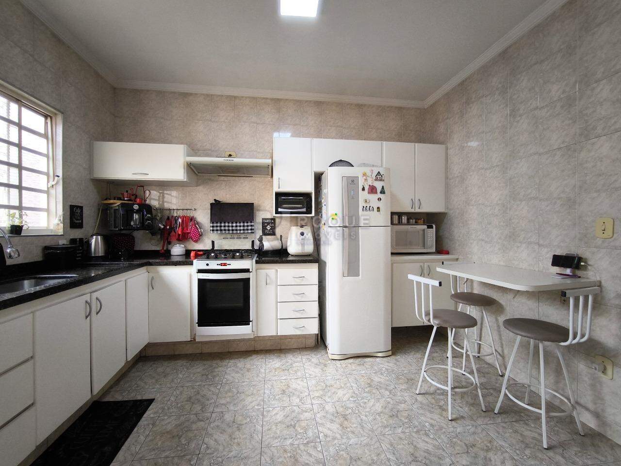 Casa Residencial à venda no bairro Jardim Adélia Cavicchia Grotta: COZINHA