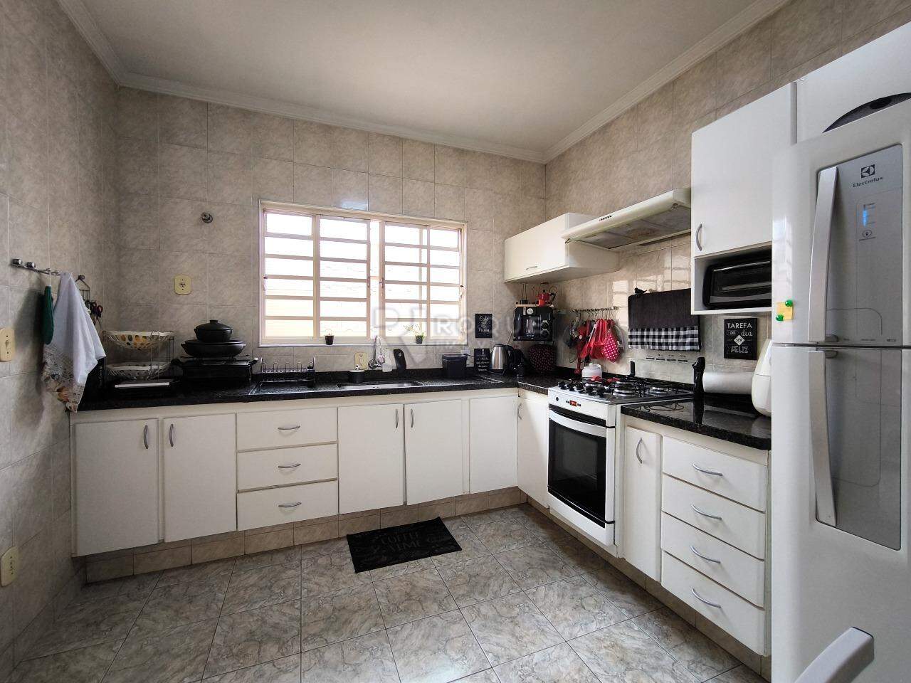 Casa Residencial à venda no bairro Jardim Adélia Cavicchia Grotta: COZINHA