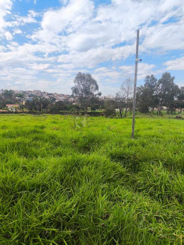 Área à venda no bairro Jardim Roseira: 