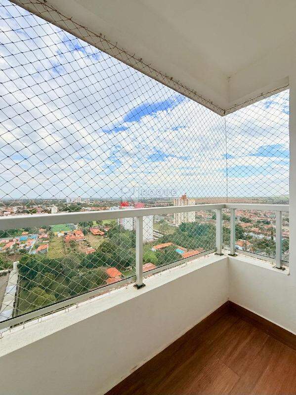 Apartamento para aluguel no bairro Chácaras Antonieta: Sacada