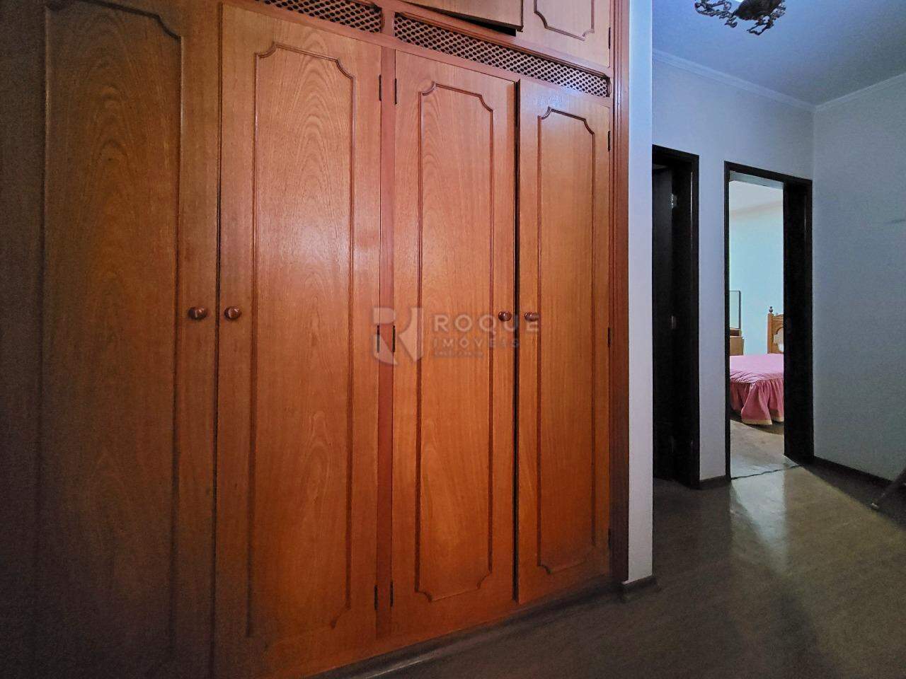 Apartamento para aluguel no bairro Centro: Armário do Hall