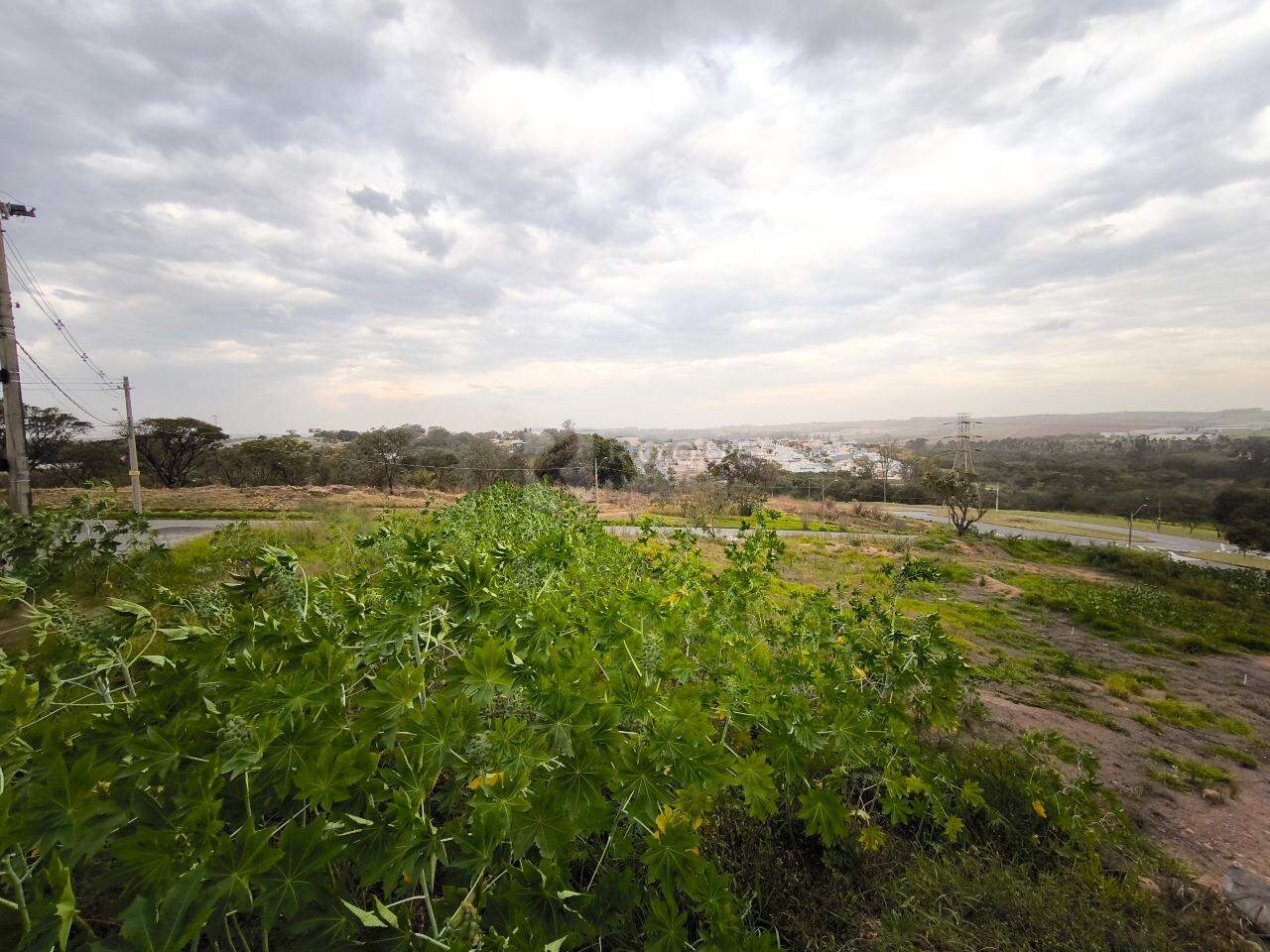 Terreno à venda no bairro Jardim Residencial e Comercial Alto dos Laranjais: