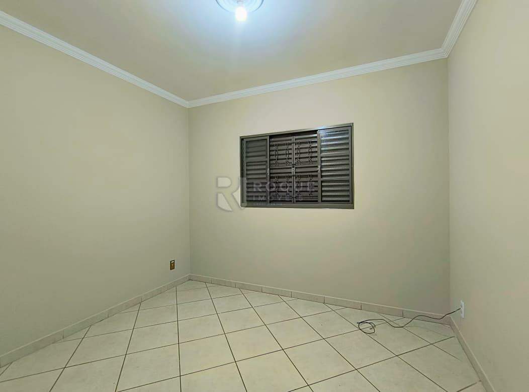 Casa Residencial para aluguel no bairro Vila Queiroz: Dormitório 01