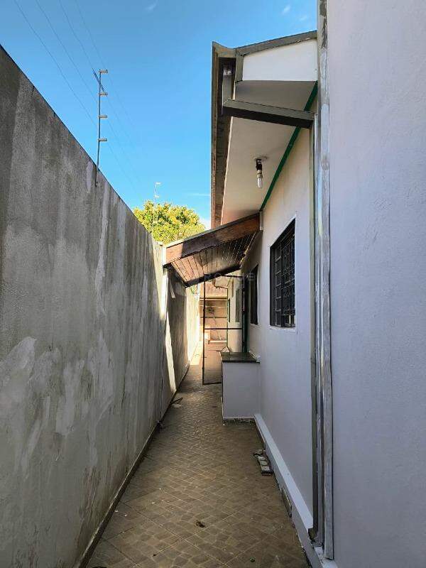 Casa Residencial para aluguel no bairro Vila Queiroz: Corredor