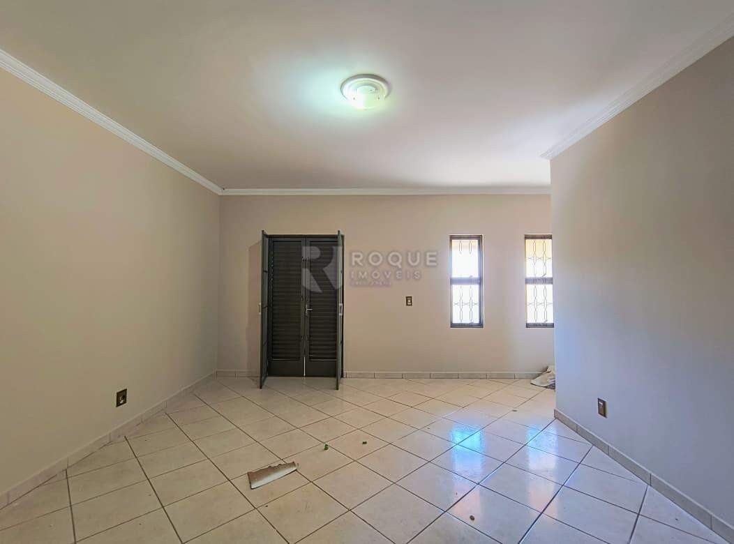 Casa Residencial para aluguel no bairro Vila Queiroz: Dormitório 04 suíte
