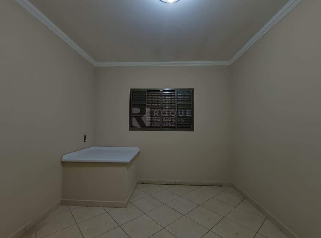 Casa Residencial para aluguel no bairro Vila Queiroz: Dormitório 03
