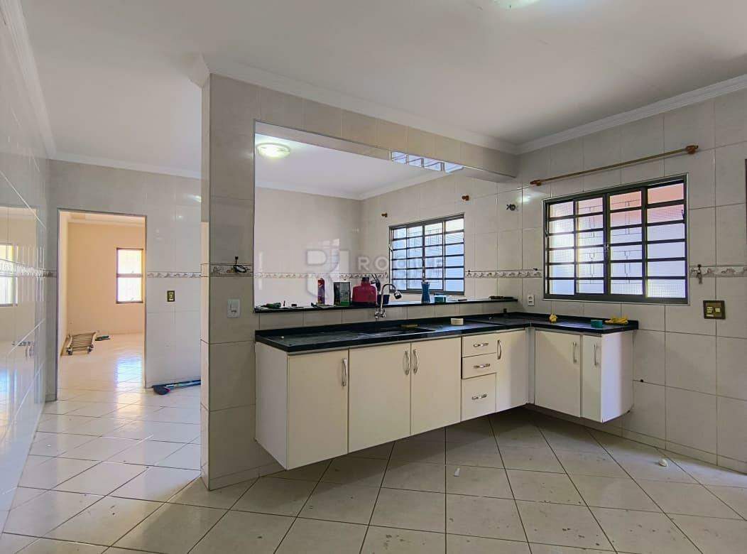 Casa Residencial para aluguel no bairro Vila Queiroz: Cozinha