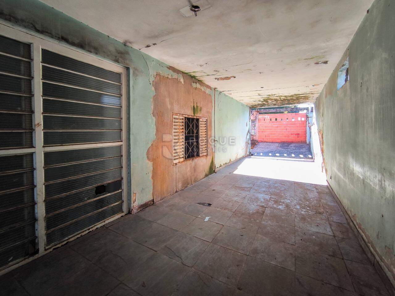 Terreno à venda no bairro Vila Queiroz: GARAGEM