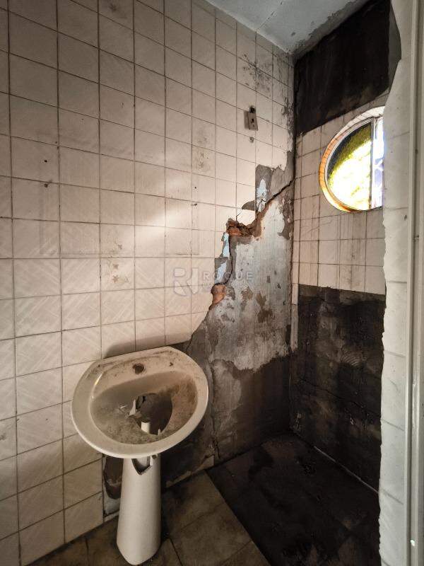 Terreno à venda no bairro Vila Queiroz: 