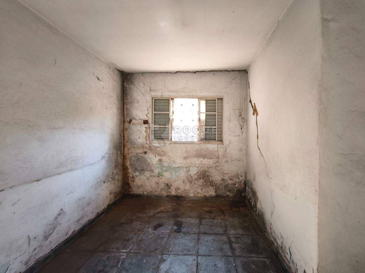 Terreno à venda no bairro Vila Queiroz: 
