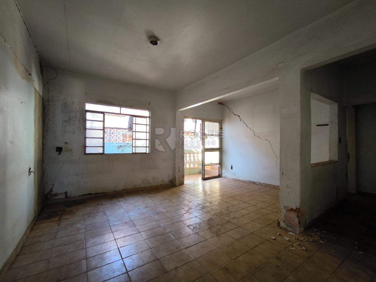 Terreno à venda no bairro Vila Queiroz: 