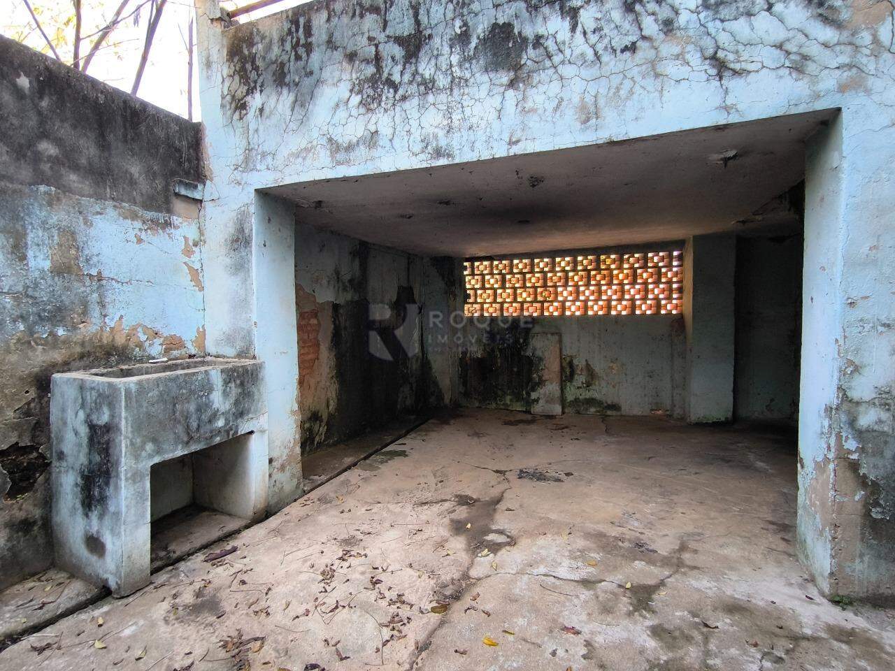 Terreno à venda no bairro Vila Queiroz: 